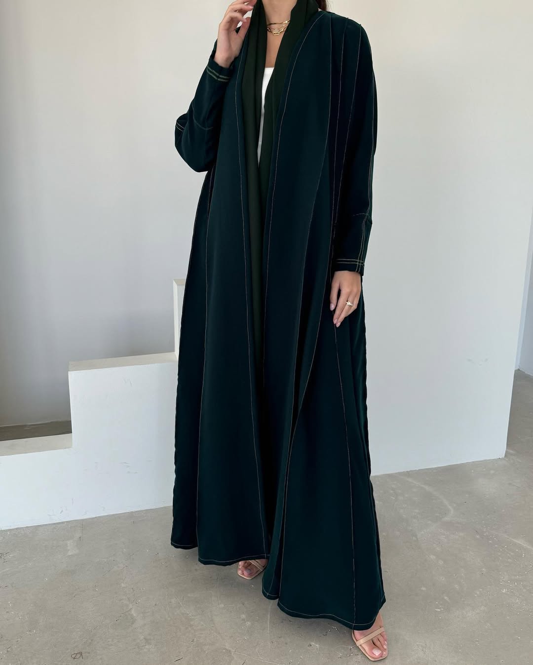 Green abaya with contrast thread